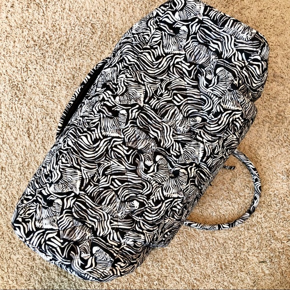NWT Black & White Zebra Quilted Fabric Carry On Duffle by Member’s Mark - Picture 13 of 15